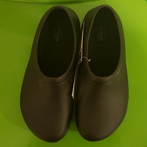 Crocs NWT On the Clock Work slip on